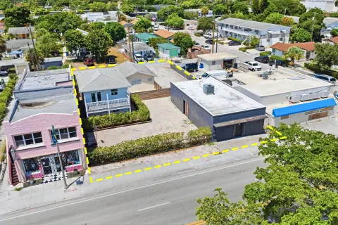 Mixed-Use Property with Courtyard