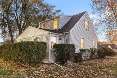 Versatile Commercial Property in Pontiac