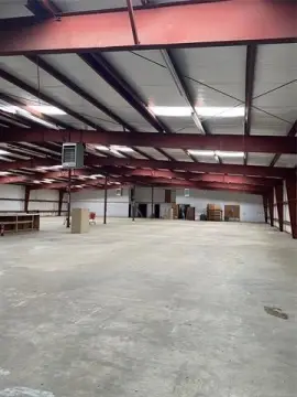 Versatile Commercial Building in Ardmore