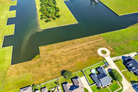 Waterfront Land in Hollygrove Estates