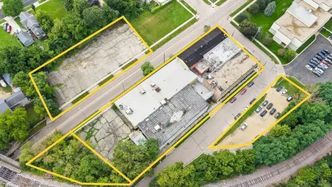 Warehouse with Parking Parcels