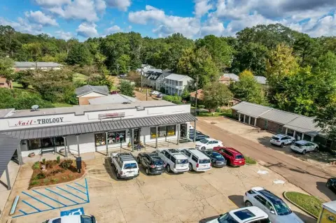 Retail Suite on University Avenue