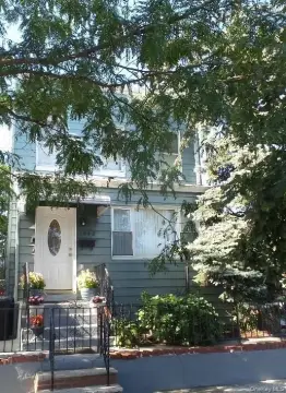 Brooklyn Duplex with Backyard