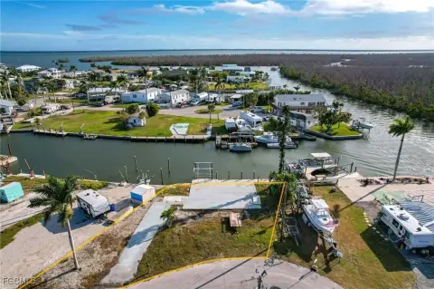 Sailboat Access Lot in Florida
