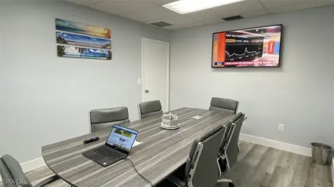 Fort Myers First-Floor Office Suite
