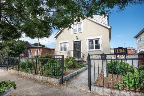 Spacious Bronx Duplex Near Park