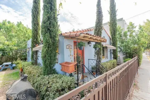 Pasadena Duplex in Lamanda Park