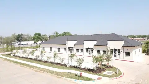 New Retail Building on Highway