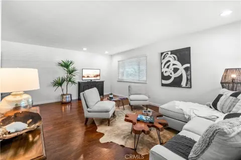 Residential Income Upper-End Unit Condo