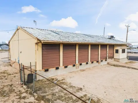 Warehouse With Twelve Loading Bays