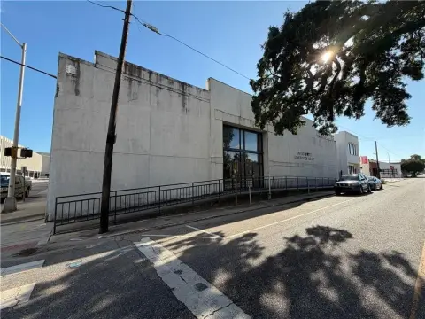 Mixed-Use Property in Growing Area