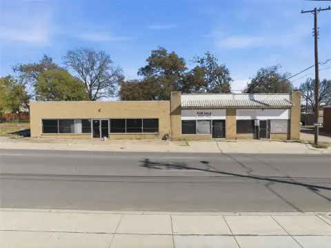 Versatile Commercial Building in Waco