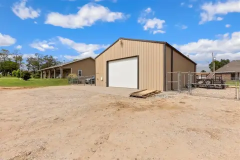 Versatile Multi-Purpose Building Opportunity