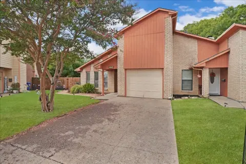 Duplex with Fenced Yards