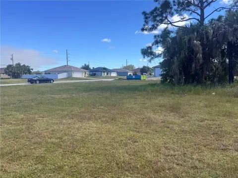 Residential Land in Cape Coral