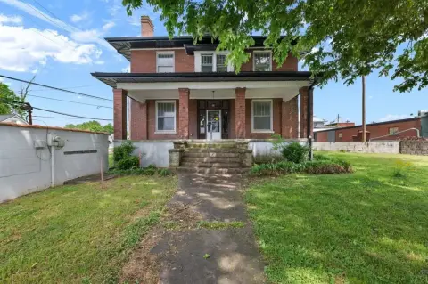 Scottsville Commercial Building with Possibilities