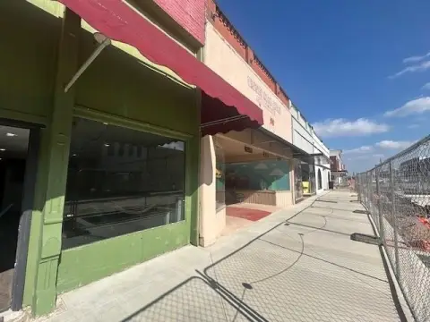 Restaurant/Retail Space in Denison, TX