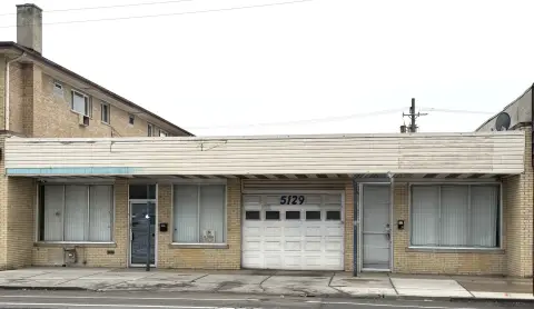 Commercial Building in Belmont Cragin