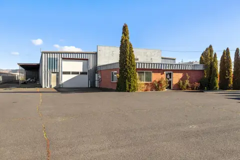 Industrial Building on Washburn Way