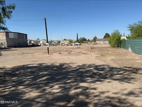 Residential Land in San Elizario, TX