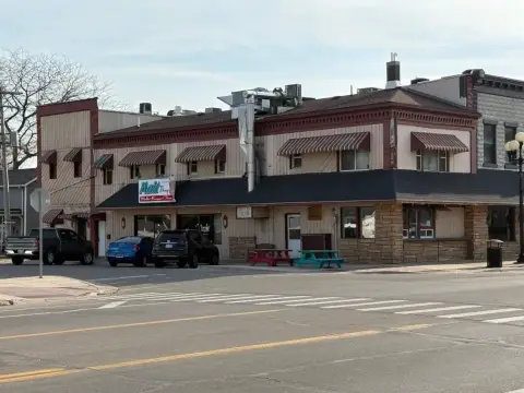 Commercial Building with Restaurant, Apartments
