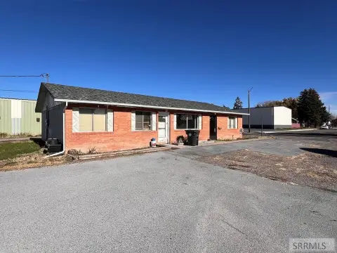 Blackfoot Commercial Building on Large Lot