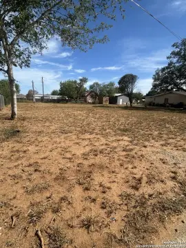 Residential Lot in Jourdanton, TX