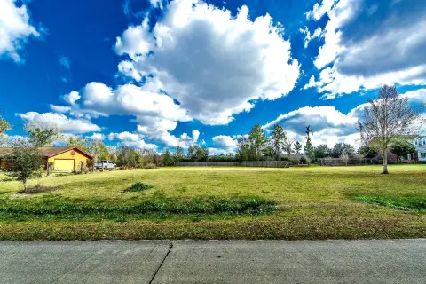 Residential Land in Bayou Blue