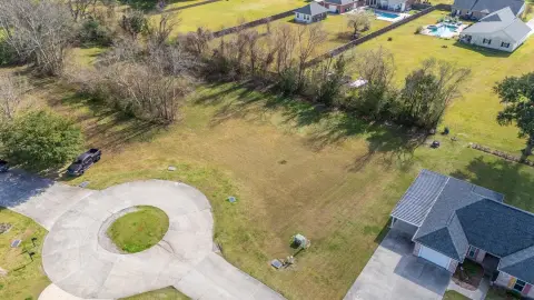 Residential Lot in Quiet Cul-de-Sac