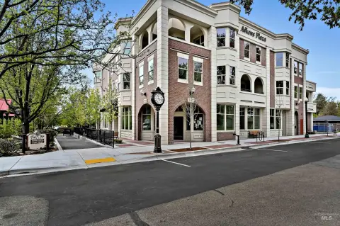 Commercial Condo in Eagle's Olde Towne