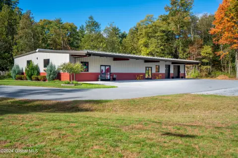 Saratoga Springs Flex Building