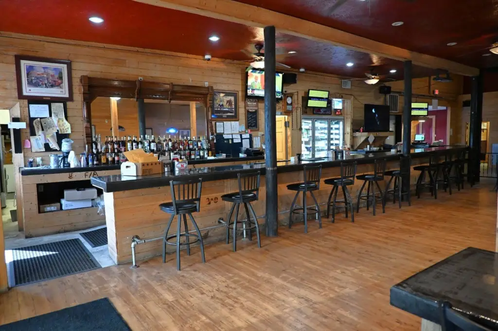 214 S Main St, Scotia, NE 68875