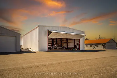 Heated Aircraft Hangar With Dual Access