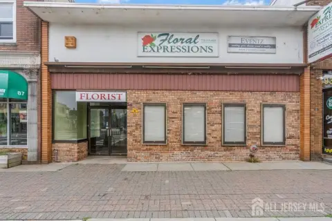 High-Visibility Storefront in Woodbridge, NJ