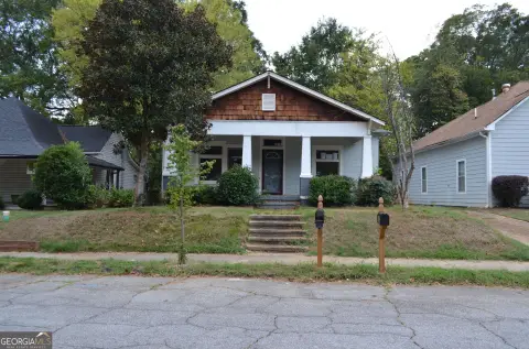 Duplex with Private Backyard