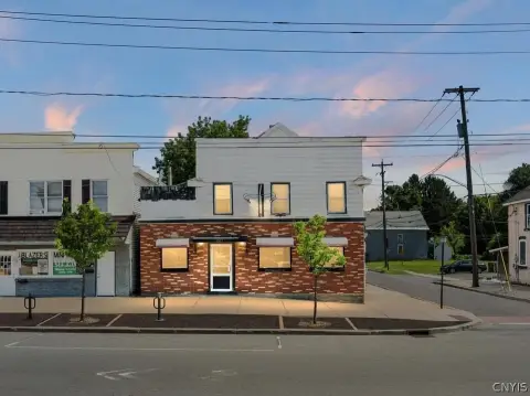 Restaurant Building with Apartment