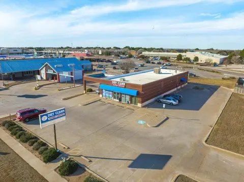 Freestanding Retail Building on Wadley