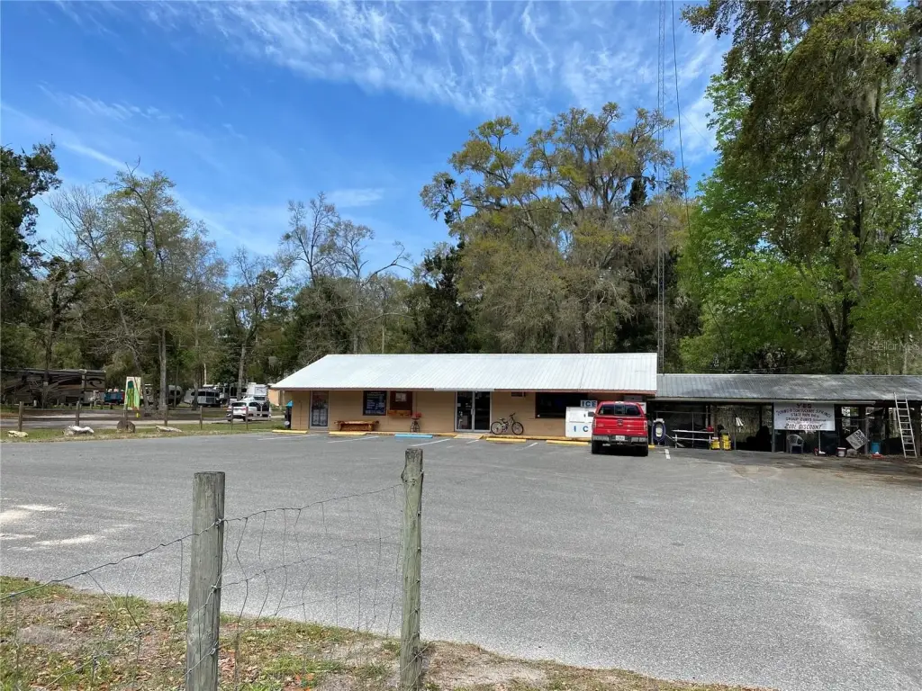 8587 SW Elim Church Rd, Fort White, FL 32038