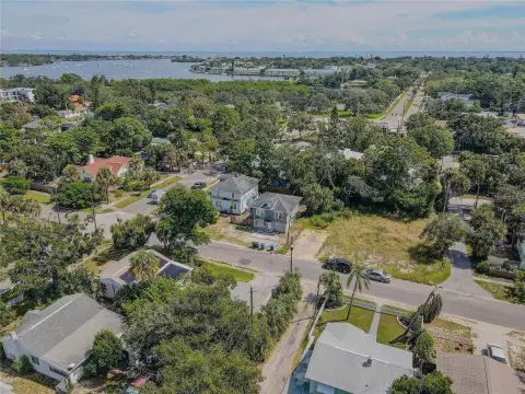 ST PETERSBURG Triplex For Sale