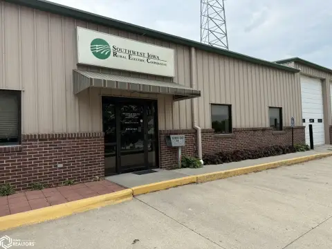 Versatile Commercial Property on 4 Acres