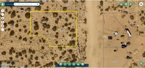 Land on La Joya Drive