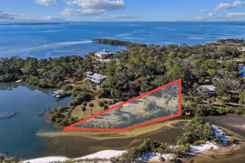 Waterfront Lots in Cedar Key