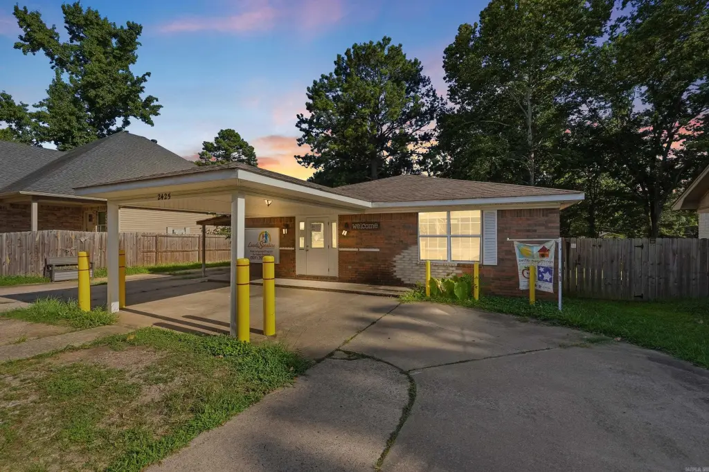 2425 Tyler St, Conway, AR 72034