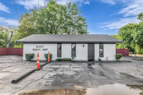Commercial Brick Building - Waco, TX