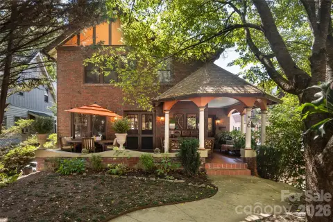 Triplex with Outdoor Kitchen