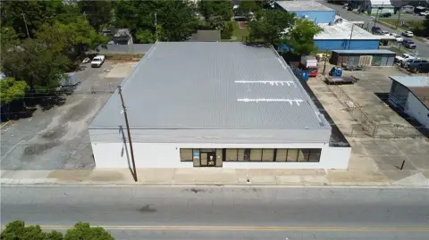 Freestanding Retail Building with Warehouse