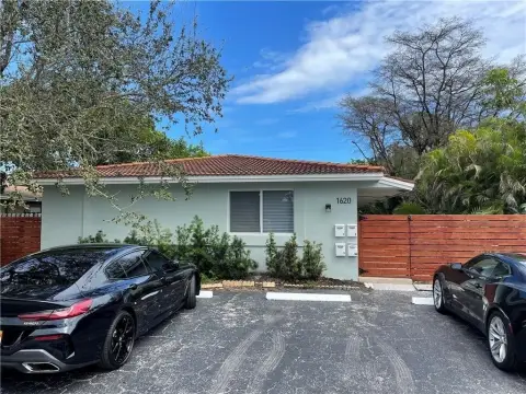 Fort Lauderdale Triplex with Income Potential