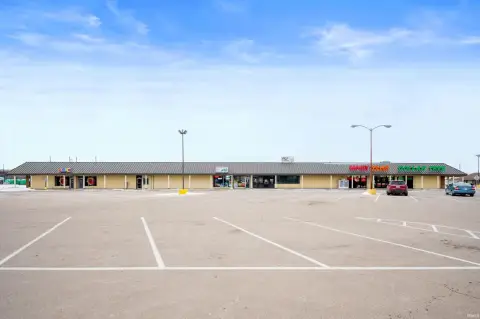 Retail Space on Highway 32