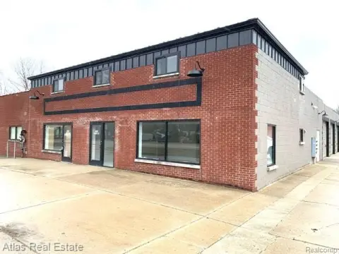 Prime Commercial Space on M-15