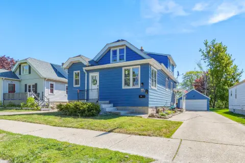 Milwaukee Two-Family Home with Yard